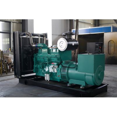 500kw重慶康明斯柴油發電機組-重慶康明斯6缸柴油機KTAA19-G6柴油發電機組,缸徑/行程：159/159mm,柴油發電機組水冷發動機功率570KW,柴油發電機組配套馬拉松斯坦福發電機。廠價直銷歡迎選購：13773399855。