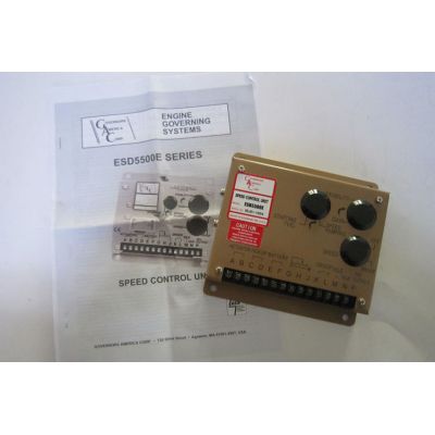 6端子接直流24V（特殊訂貨12V）電源，可利用發動機的控制電瓶、起動電瓶或采用其它穩壓及非穩壓電源供電，但要保證系統的峰值功耗和電壓波動范圍的要求。當采用起動電瓶供電時，必須設置充電裝置以保證電瓶電量充足。在發動機起動時，電瓶短時間的輸出電壓跌落不會影響調速器正常工作。轉速控制器正電源端（6腳）通過電源開關（或停機開關）、必要時可加保險絲串連直接接至24V電瓶正極，即直接從電瓶正極取電。轉速控制器負電源端（5腳）必須從電瓶負極直接引線。如果電源負極需接地，則電源負極在電瓶負極端接大地，不能從控制器負極（